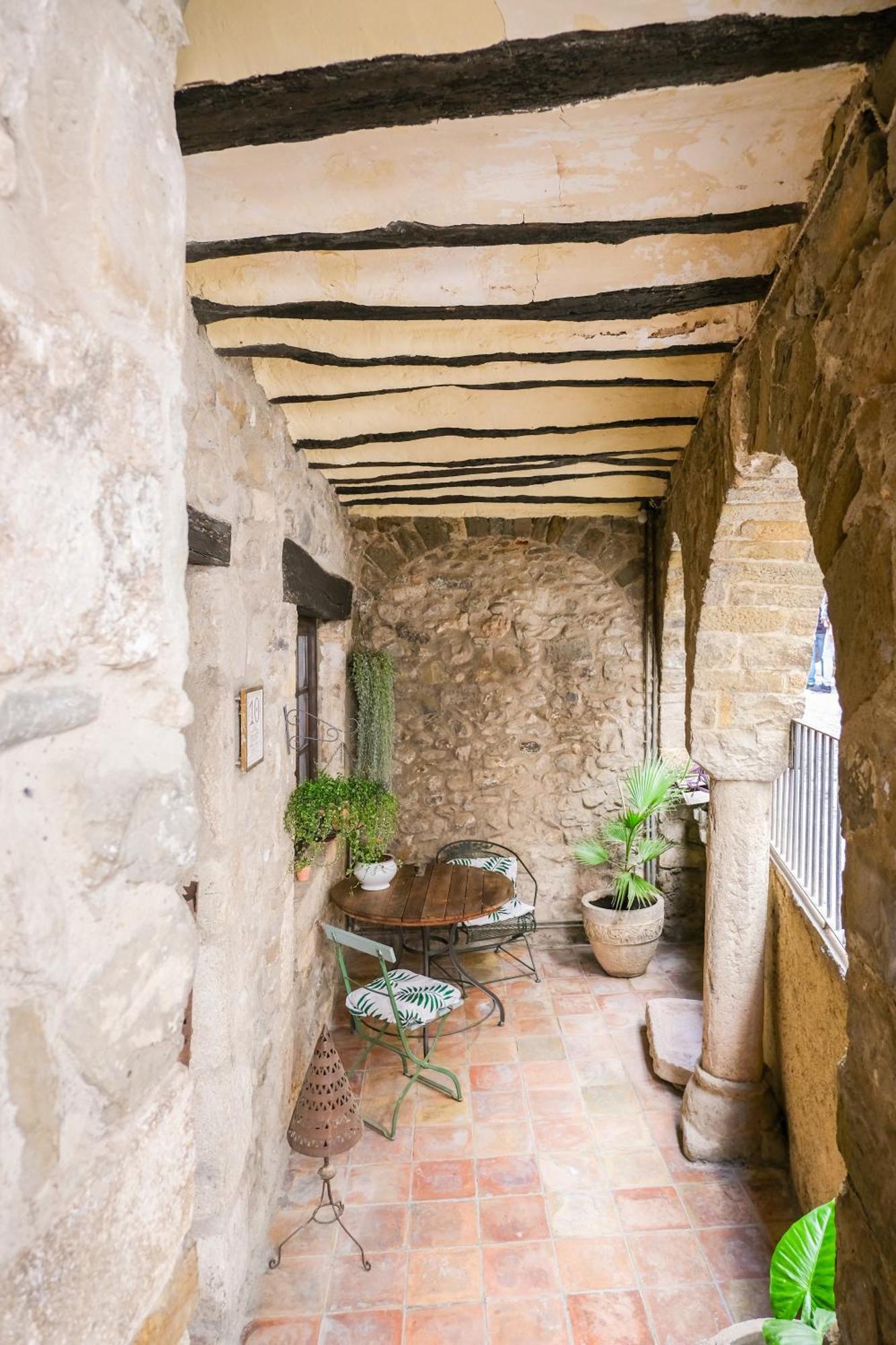 10 Del Pont Alojamiento Con Vistas Panoramicas Besalú Extérieur photo
