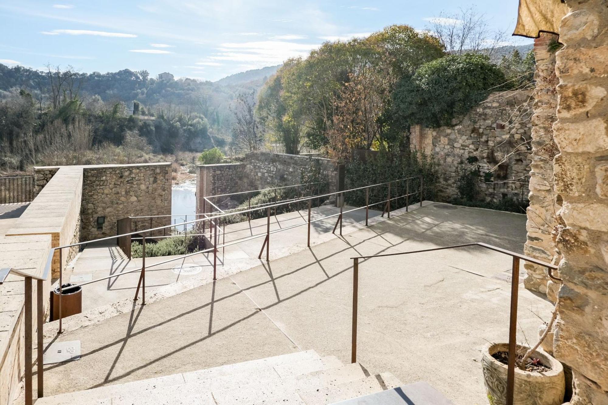 10 Del Pont Alojamiento Con Vistas Panoramicas Besalú Extérieur photo